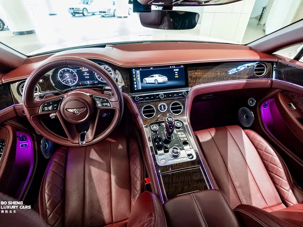 Bentley Continental 2020 — фото 38
