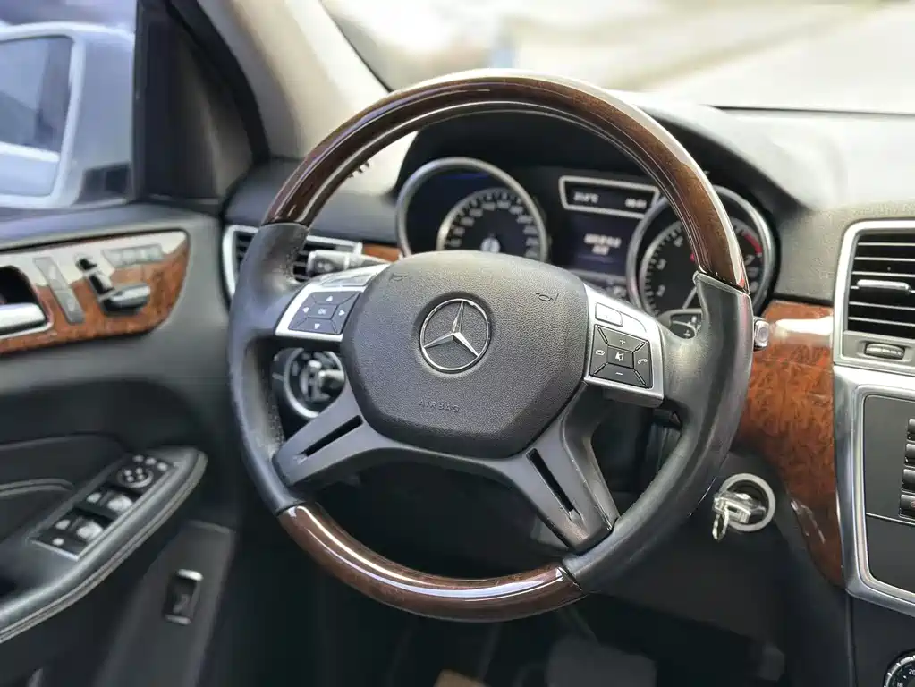 Mercedes-Benz M-Class 2014 — фото 12