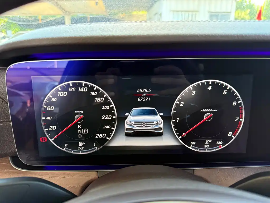 Mercedes-Benz E-Class 2017 — фото 13