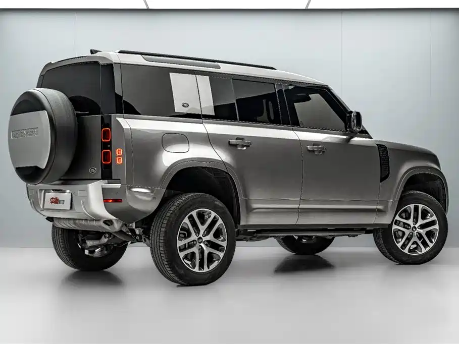 Land Rover Defender 2024 — фото 7