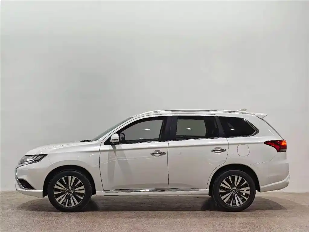 Mitsubishi Outlander 2022