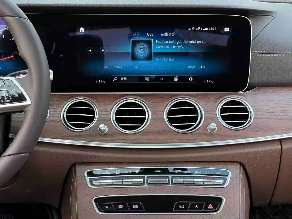 Mercedes-Benz E-Class 2024 — фото 17