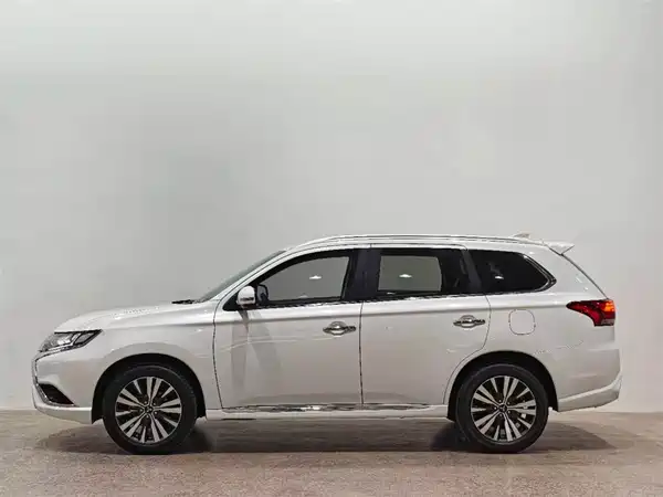Mitsubishi Outlander 2022