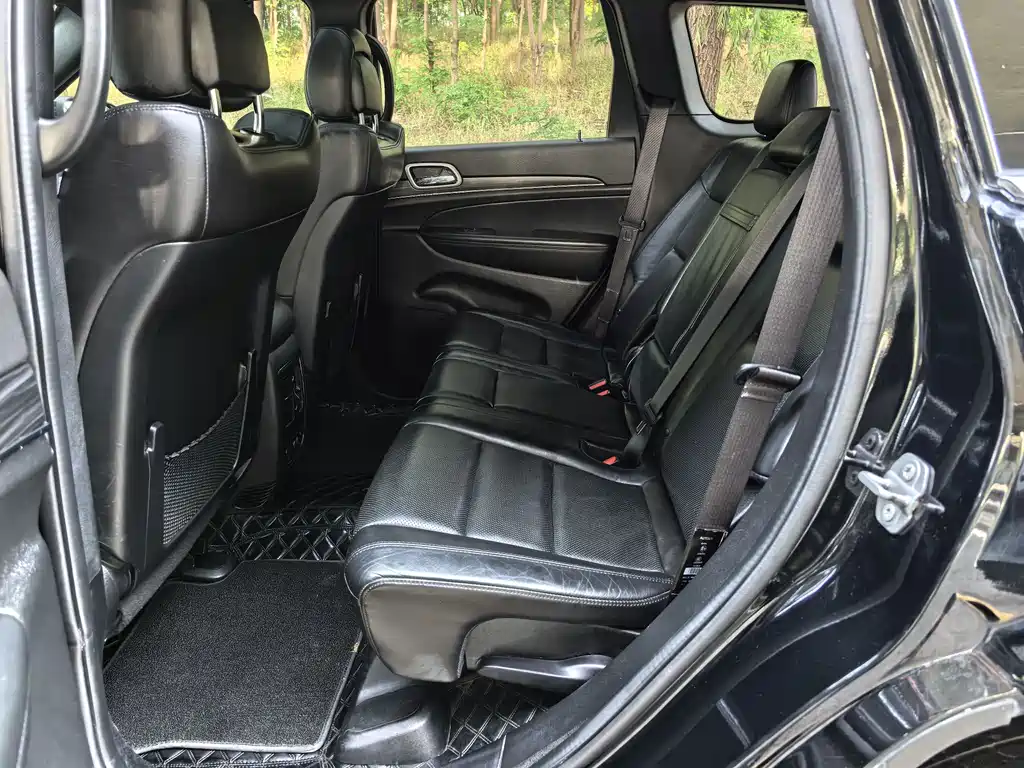Jeep Grand Cherokee 2022 — фото 10