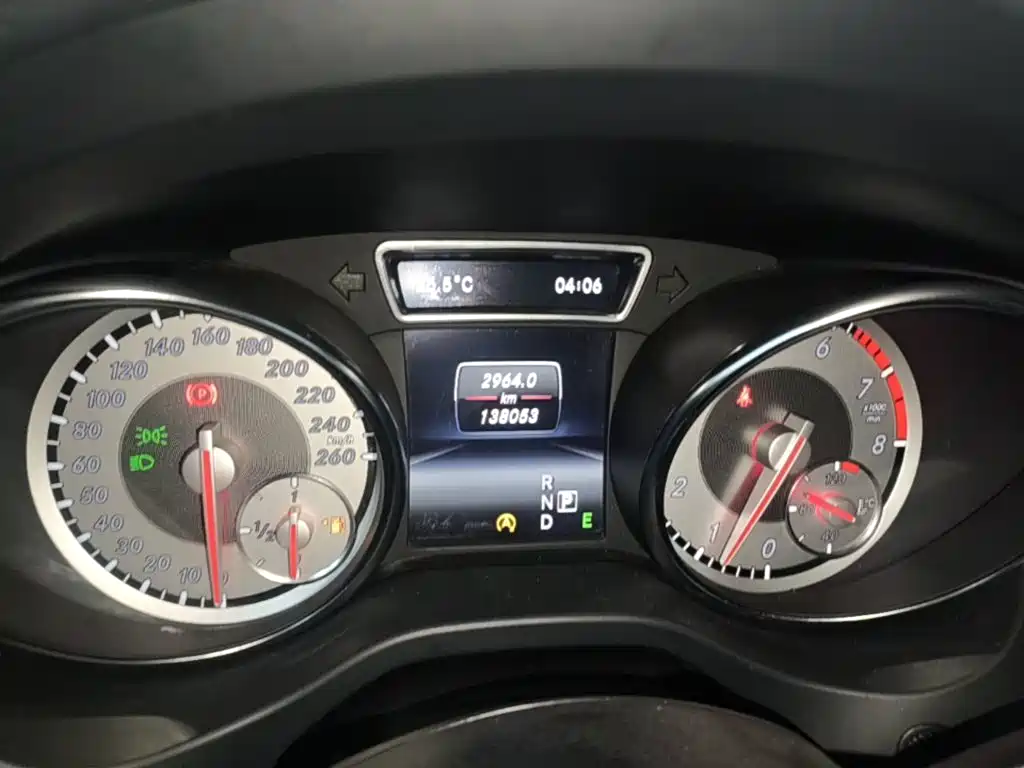 Mercedes-Benz GLA 2015 — фото 12