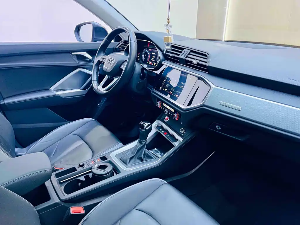 Audi Q3 2021 — фото 14
