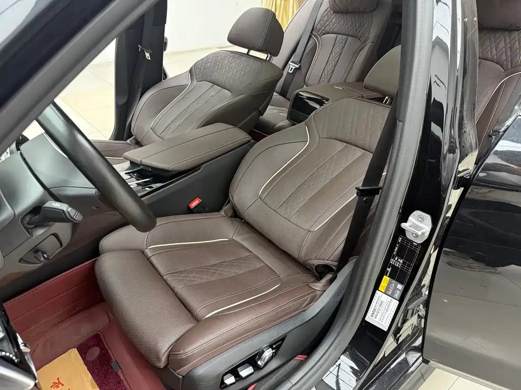 BMW 5 Series New Energy 2020 — фото 10