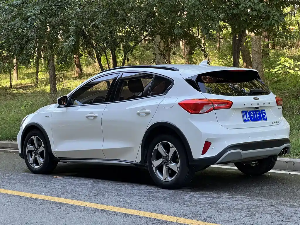 Ford Focus Active 2020 — фото 8