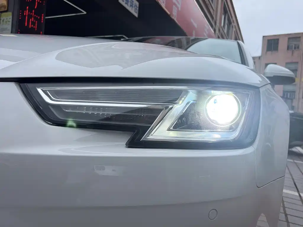 Audi A4L 2018