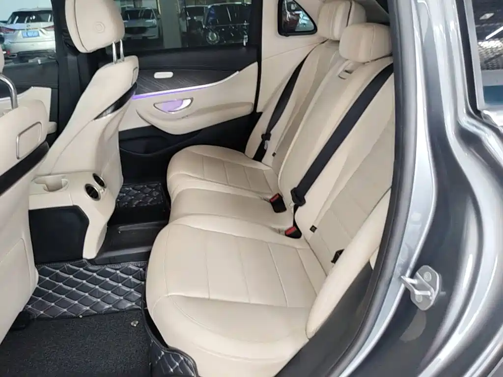 Mercedes-Benz E-Class 2017 — фото 17