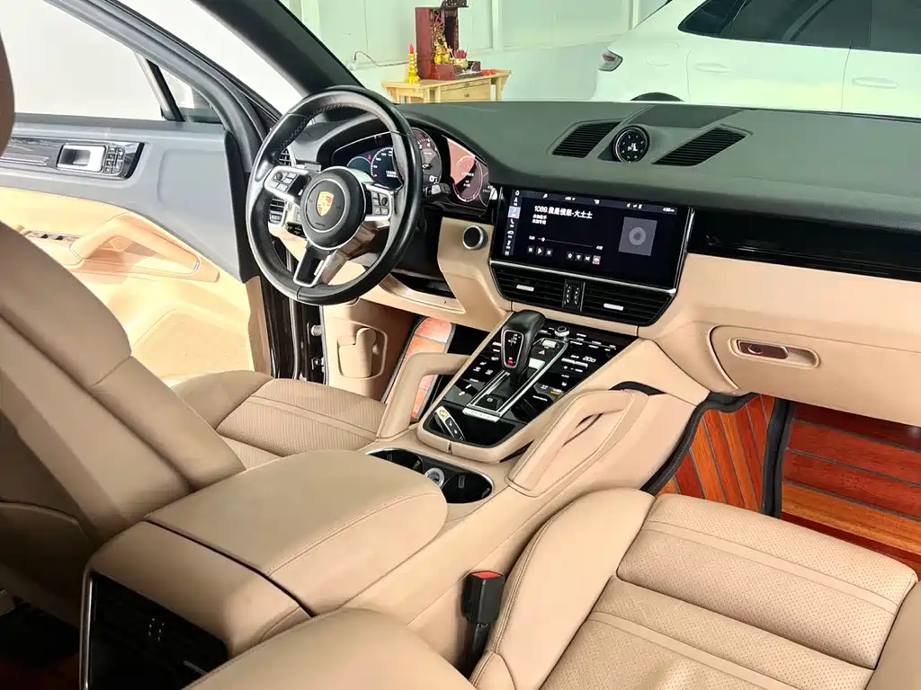 Porsche Cayenne 2018 — фото 11