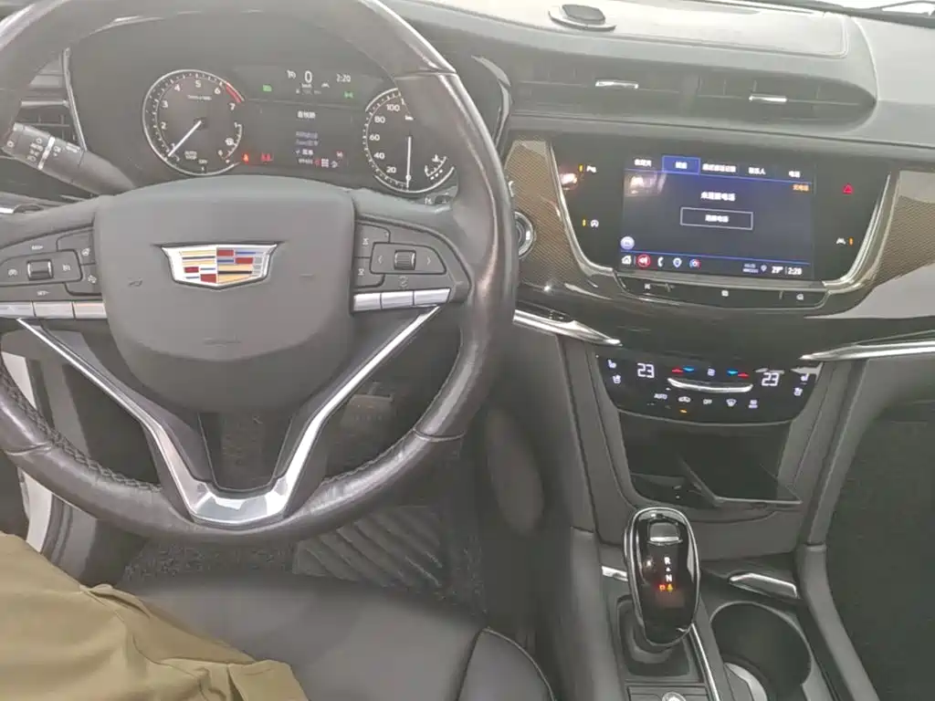 Cadillac XT6 2021 — фото 10