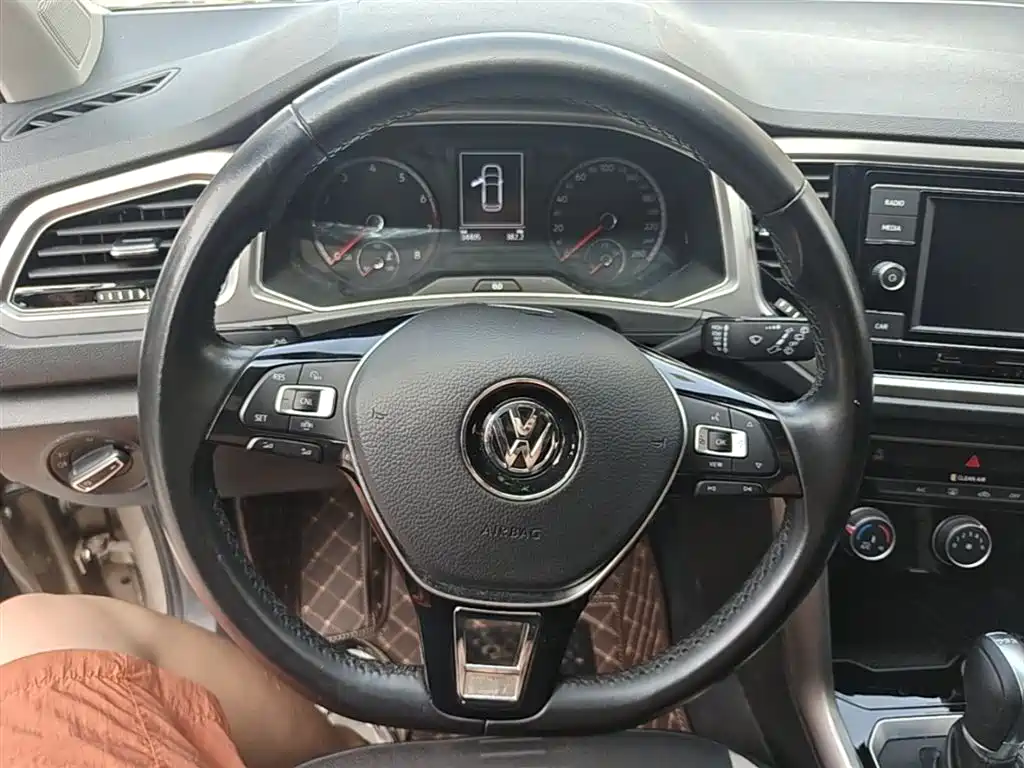 Volkswagen T-Roc 2020 — фото 11