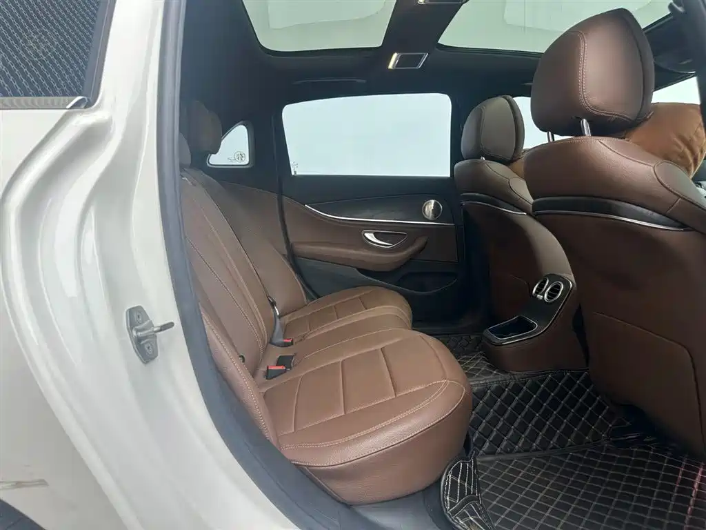 Mercedes-Benz E-Class 2020 — фото 15