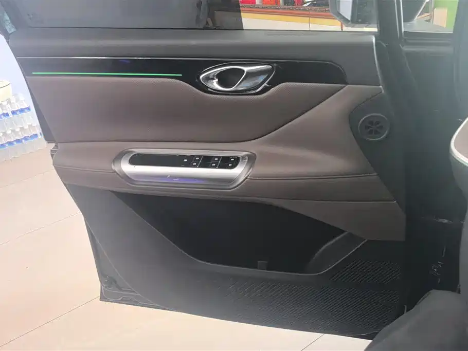 GAC Motor E8 PHEV 2024