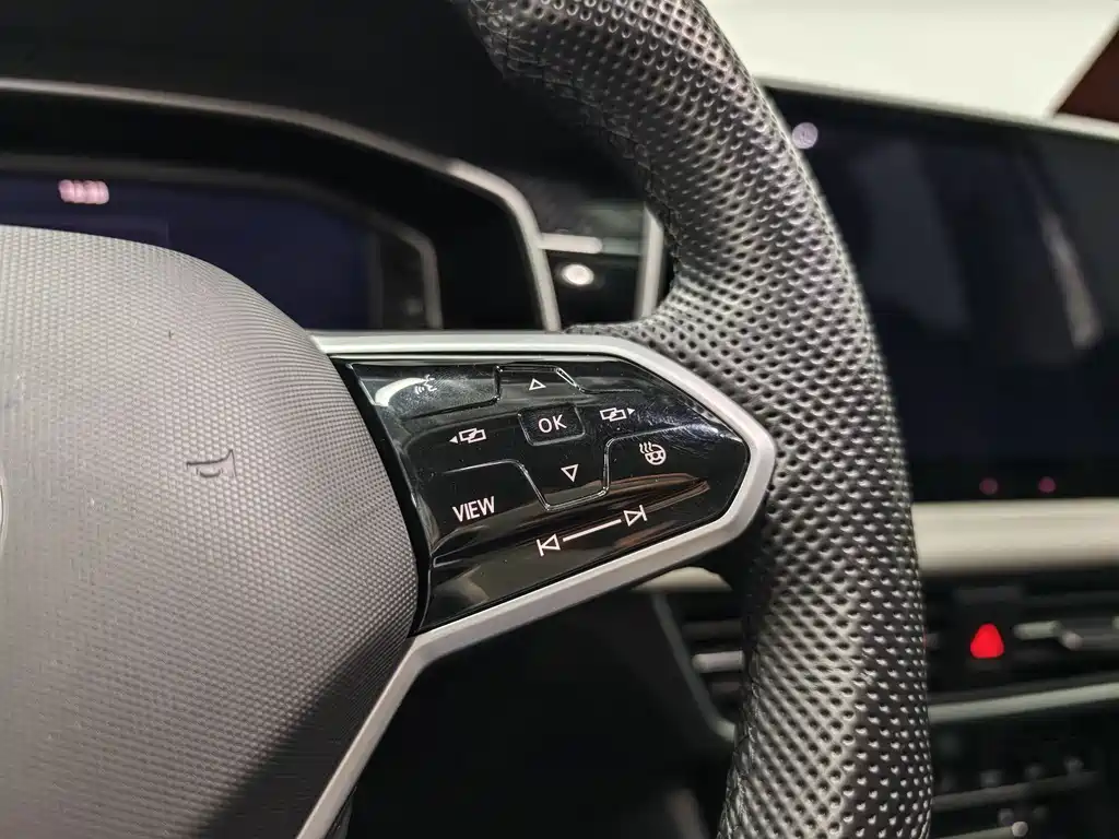 Volkswagen Tiguan L 2023 — фото 14