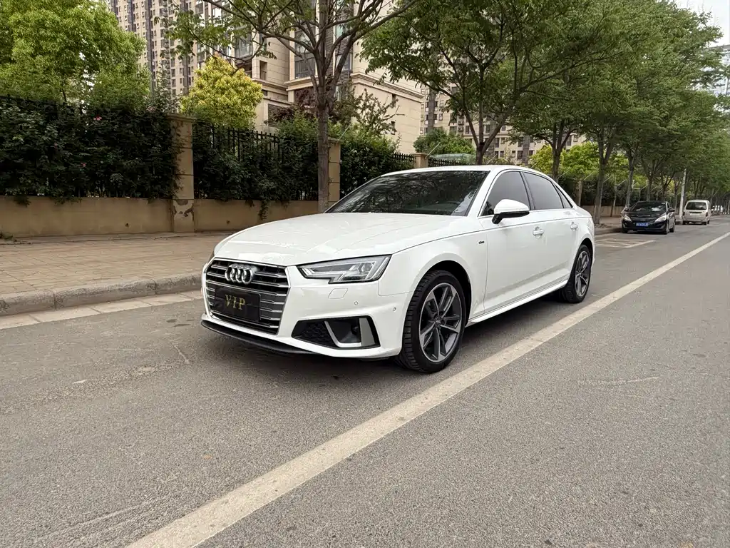 Audi A4L 2020 — фото 1