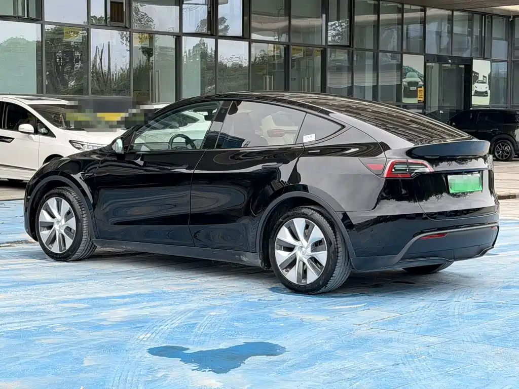 Tesla Model Y 2022 — фото 9