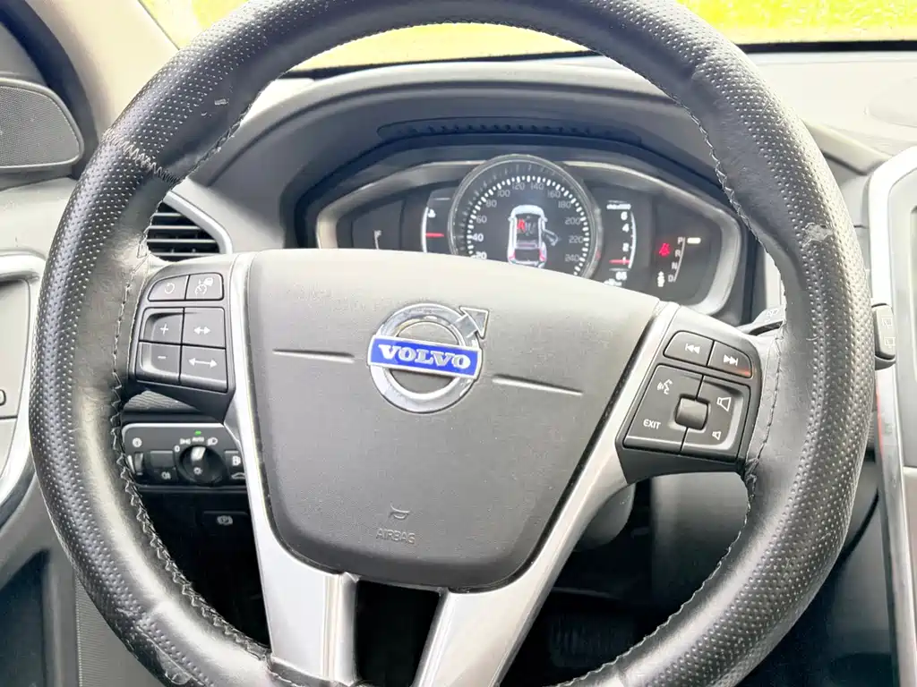 Volvo XC60 2016 — фото 18