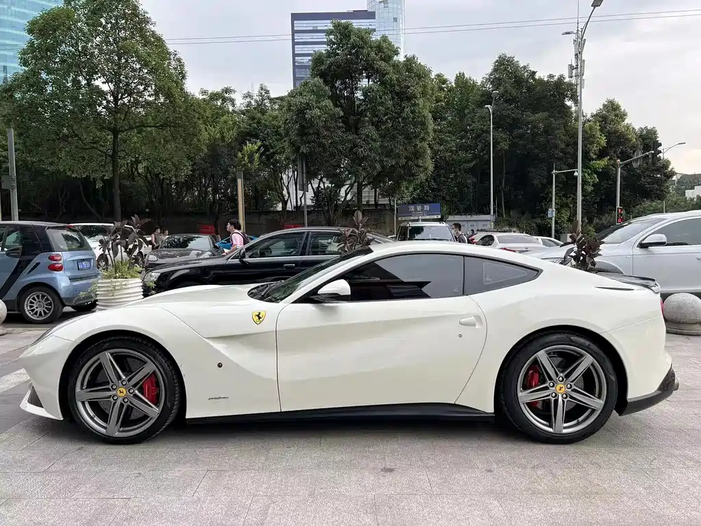 Ferrari F12berlinetta 2015 — фото 3