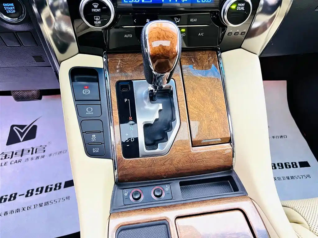 Toyota Alphard 2017 — фото 14