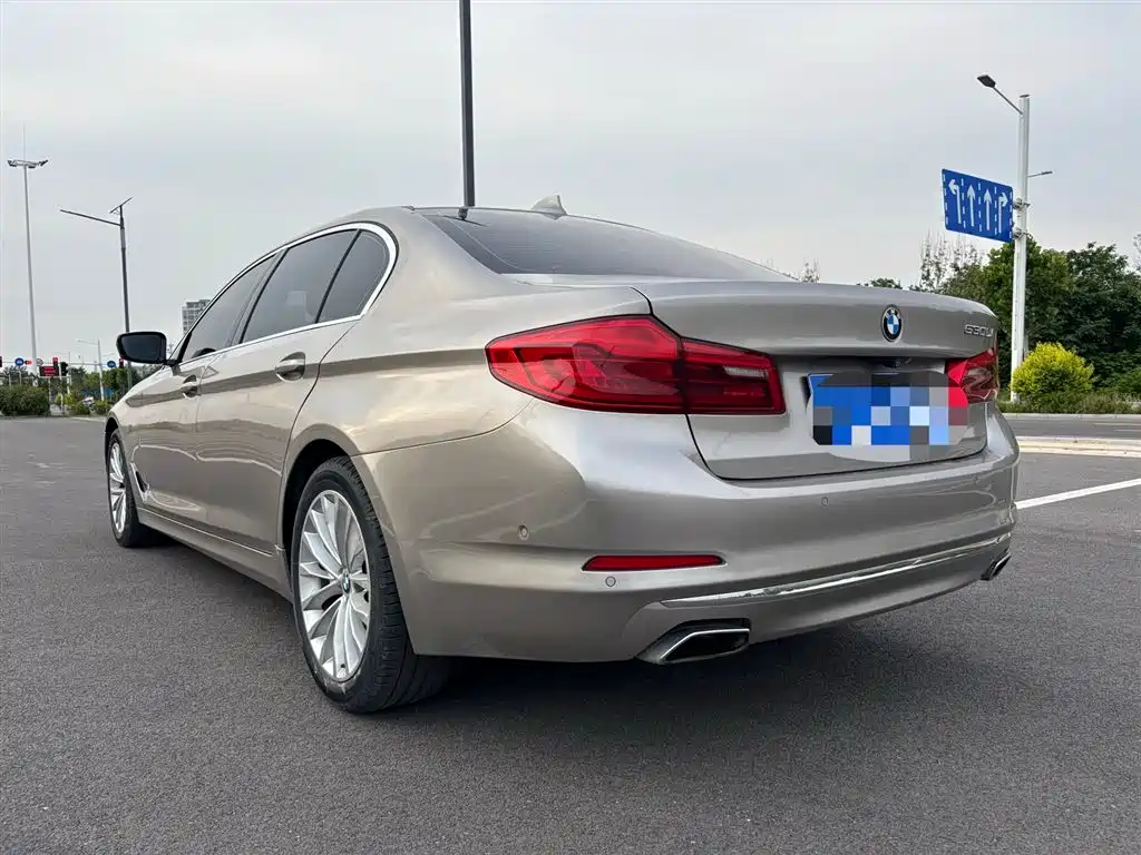 BMW 5 Series 2019 — фото 10