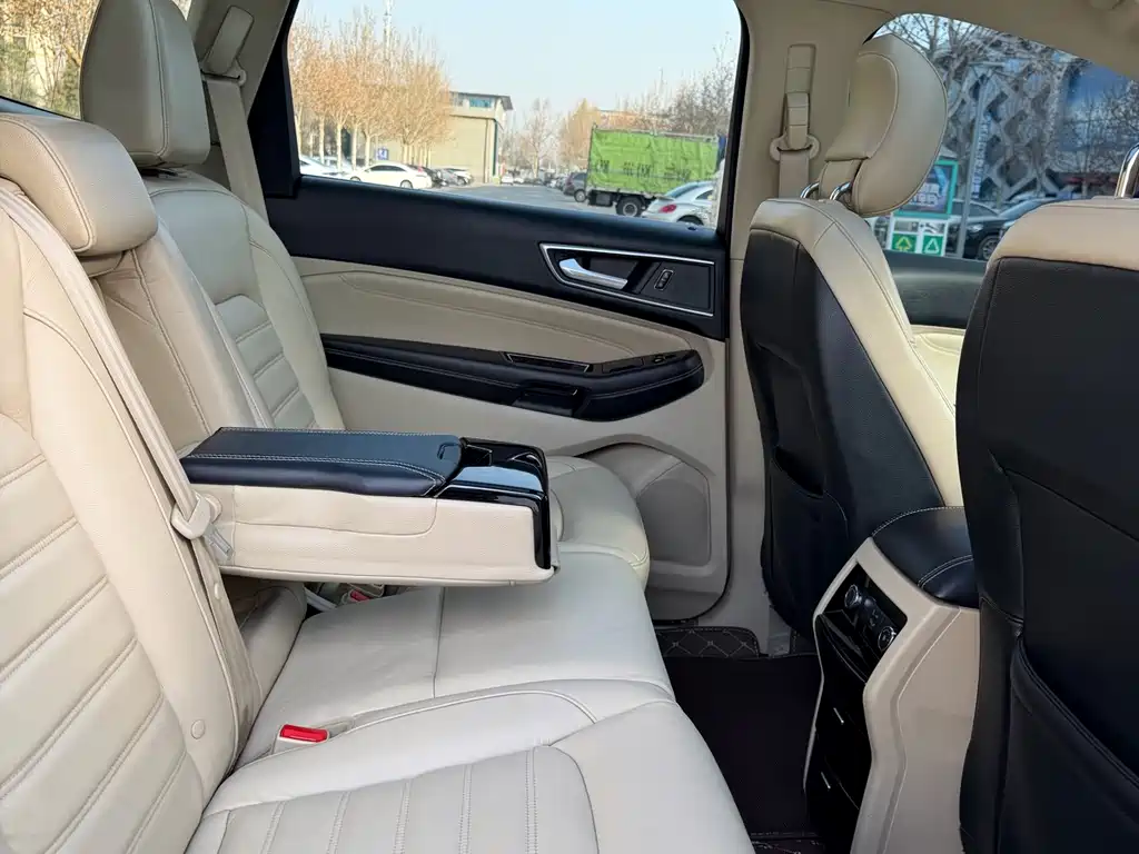Ford Edge 2015 — фото 11