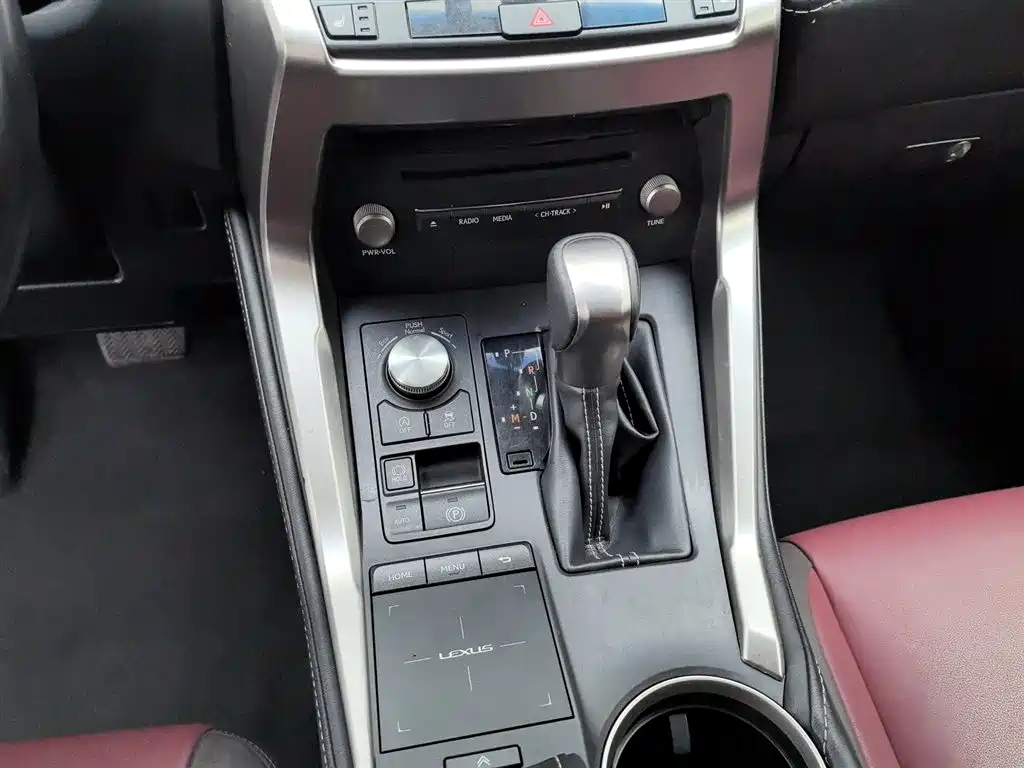 Lexus NX 2018 — фото 13