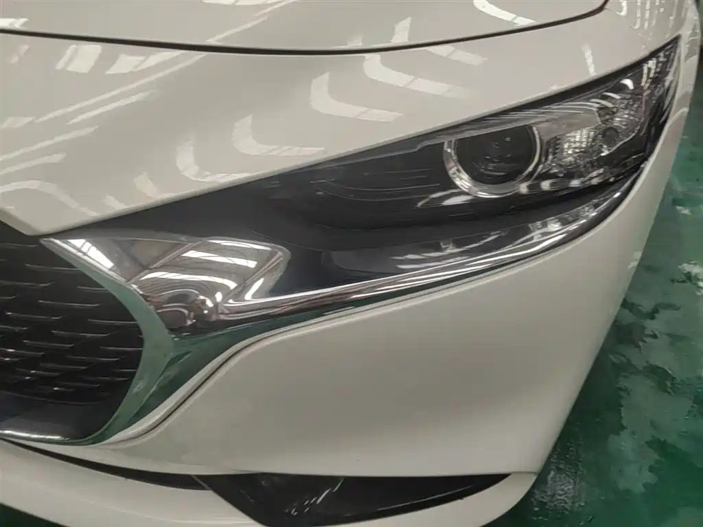 Mazda 3 Axela 2021 — фото 24