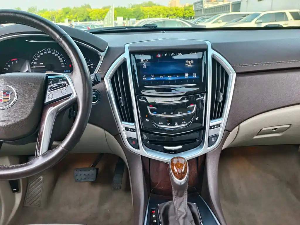 Cadillac SRX 2015 — фото 10
