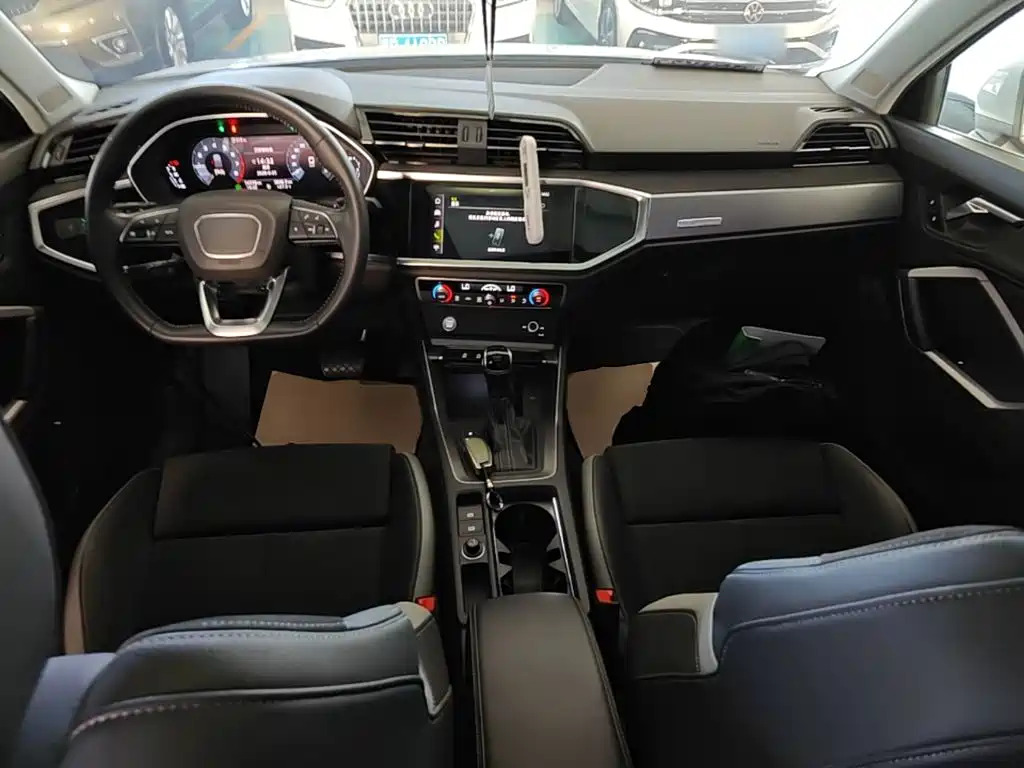 Audi Q3 2020 — фото 10