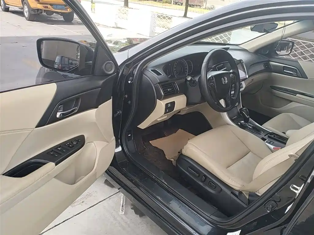 Honda Accord 2015 — фото 16