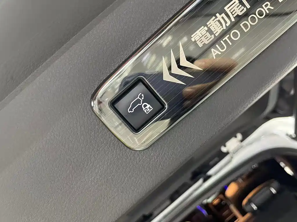 Toyota Sienna 2023 — фото 20