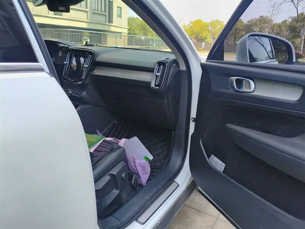 Volvo XC40 2021 — фото 20
