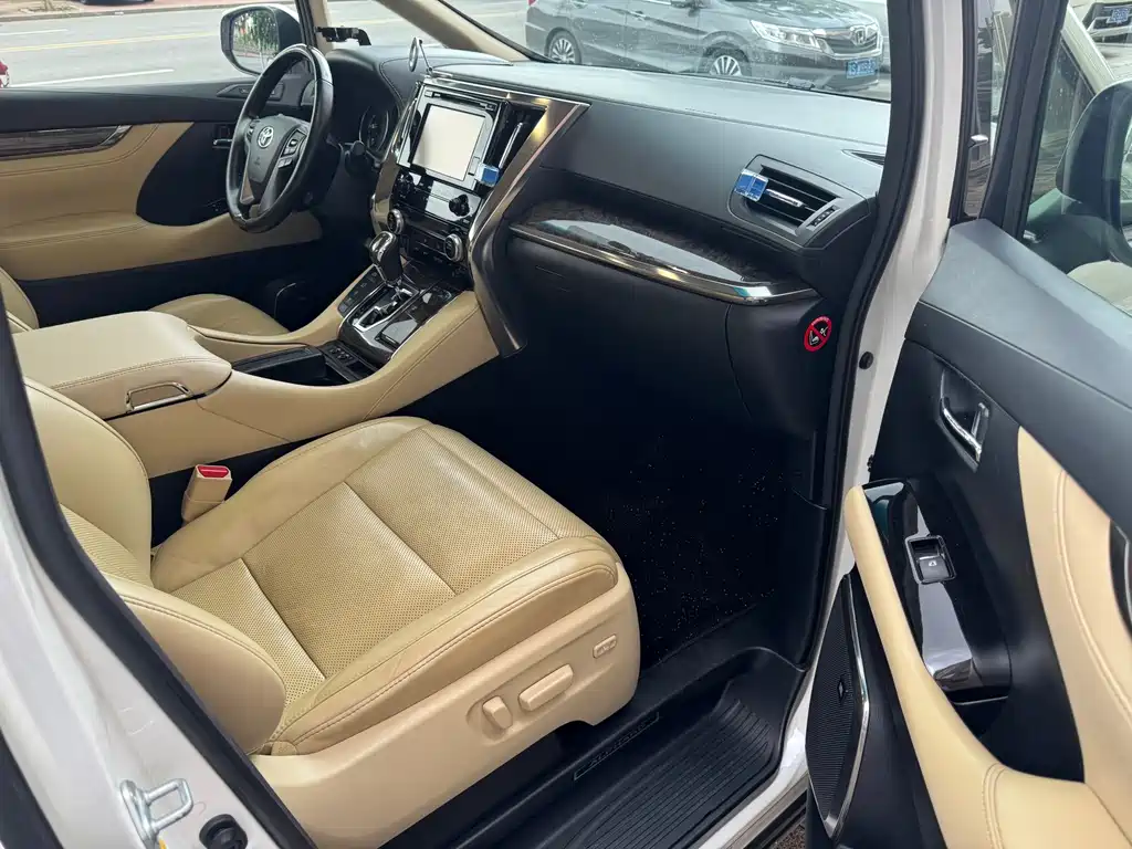 Toyota Alphard 2018 — фото 7