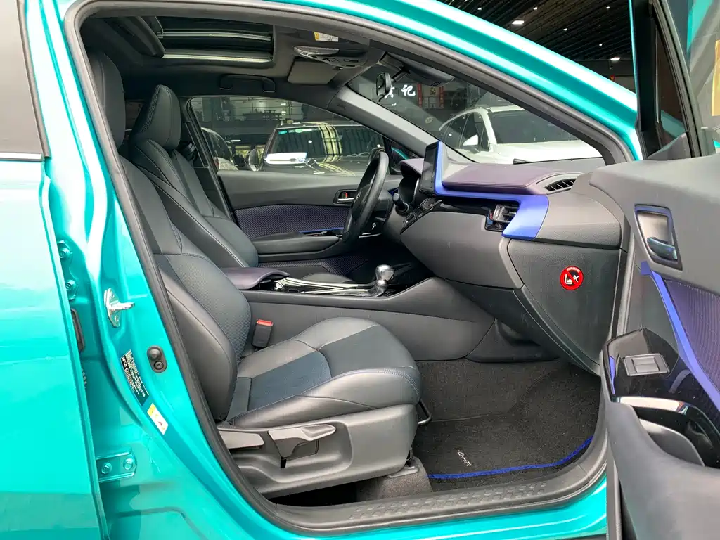 Toyota C-HR 2020 — фото 10