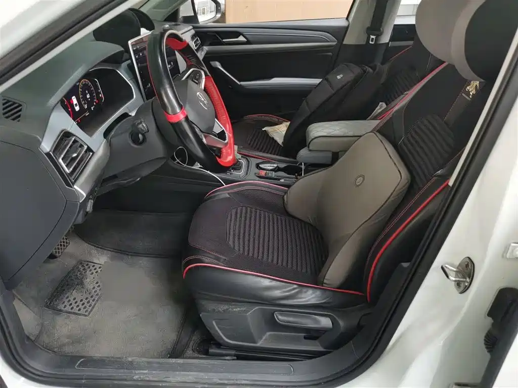 Volkswagen Lavida 2023 — фото 8