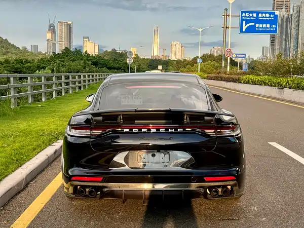 Porsche Panamera 2021