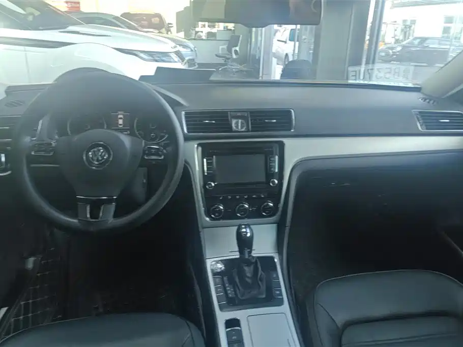 Volkswagen Passat 2015 — фото 12