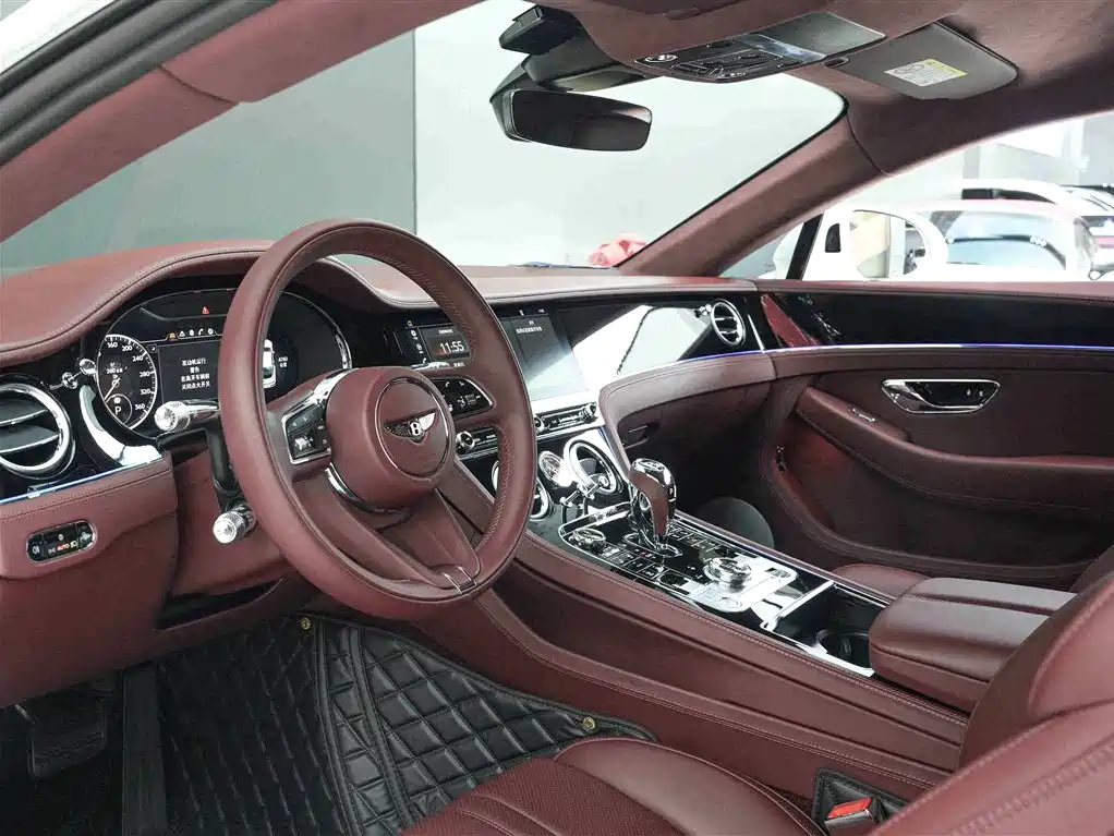 Bentley Continental 2023 — фото 11