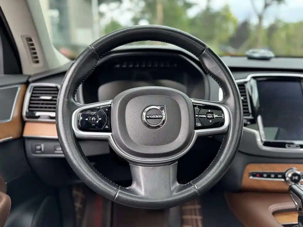 Volvo XC90 2019 — фото 14