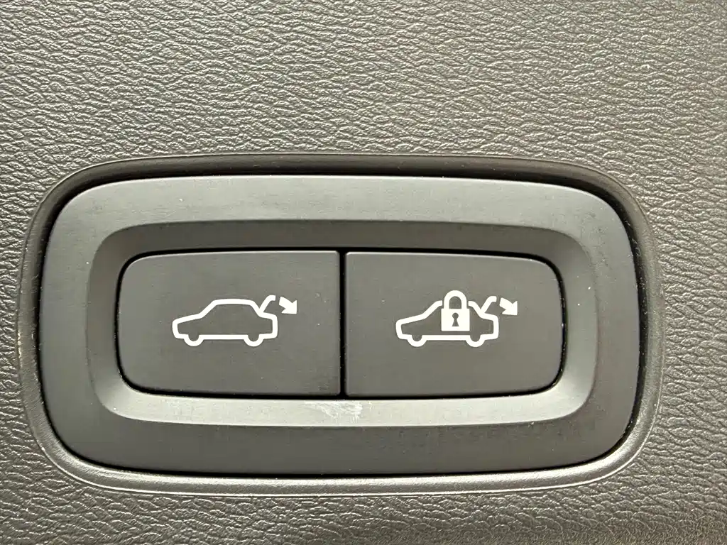 Volvo XC60 PHEV 2021 — фото 16