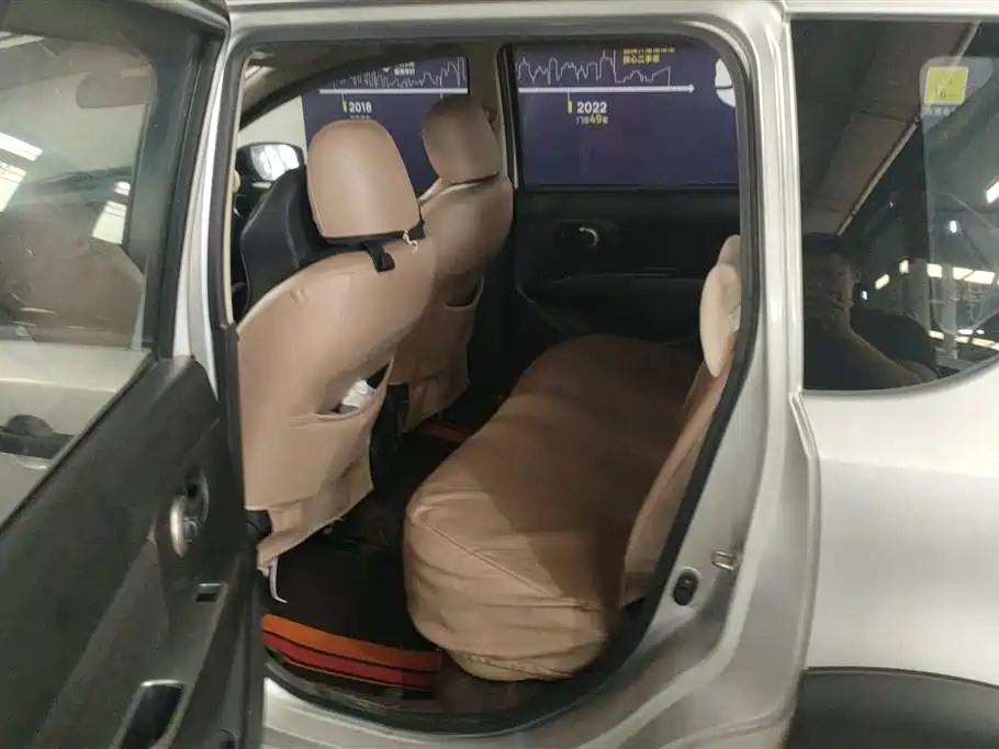 Nissan Livina 2015 — фото 11