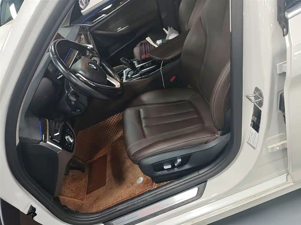 BMW 5 Series 2019 — фото 14