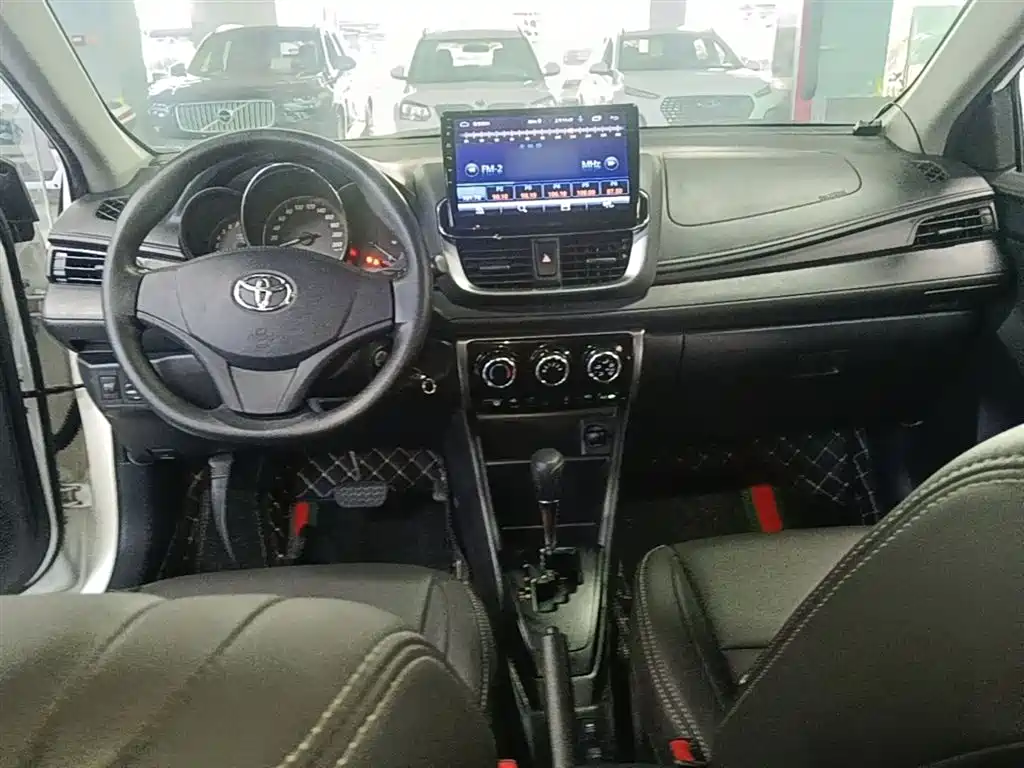 Toyota Yaris L 2020 — фото 10