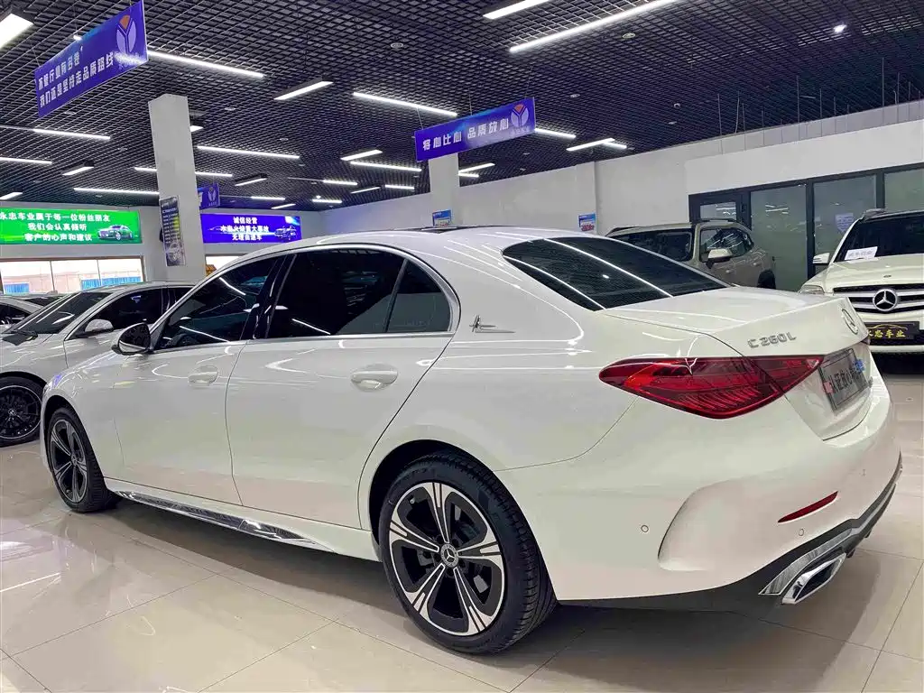 Mercedes-Benz C-Class 2024