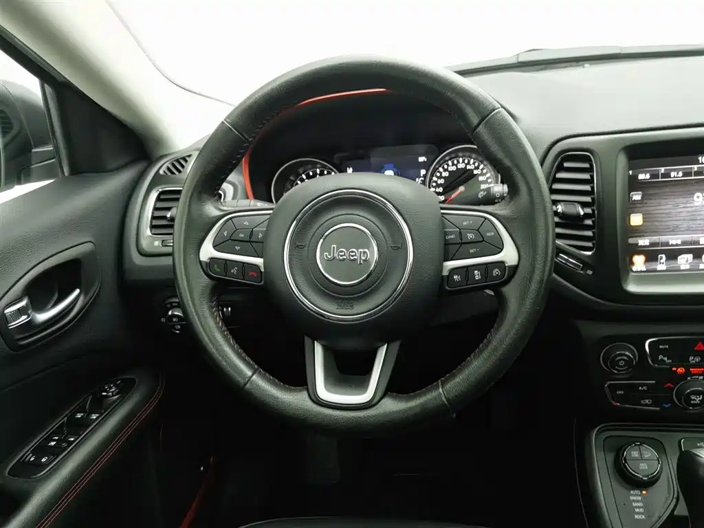 Jeep Compass 2017 — фото 11