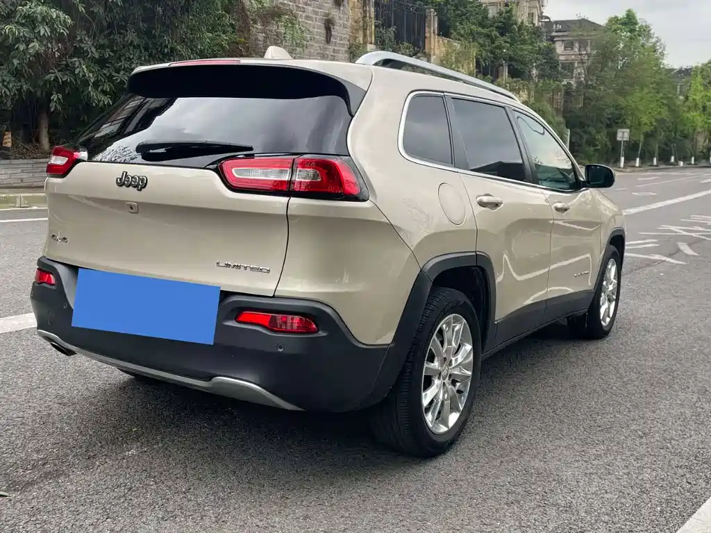 Jeep Cherokee 2015 — фото 16