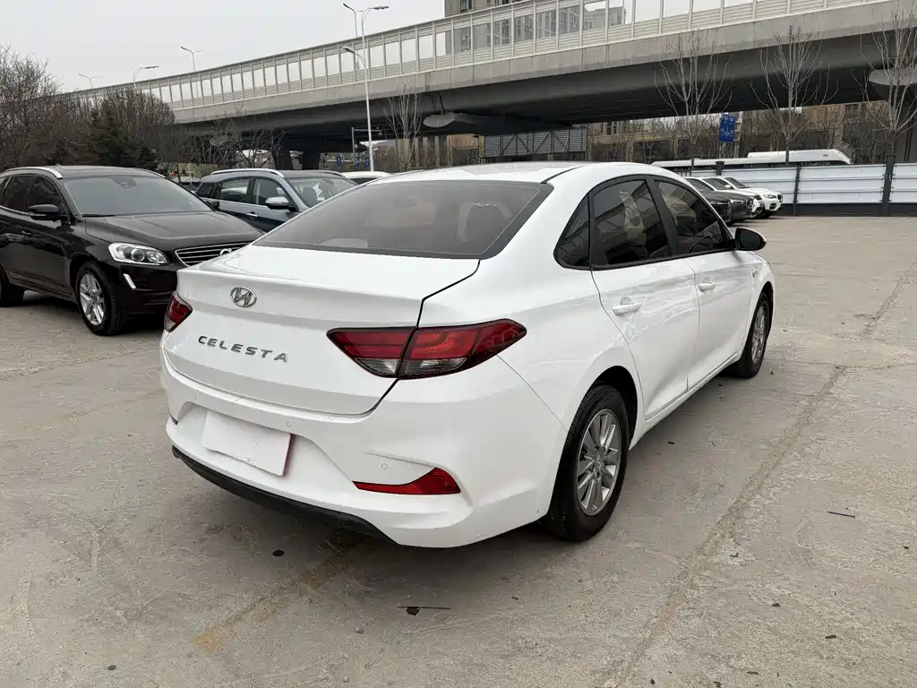 Hyundai Elantra 2019 — фото 10