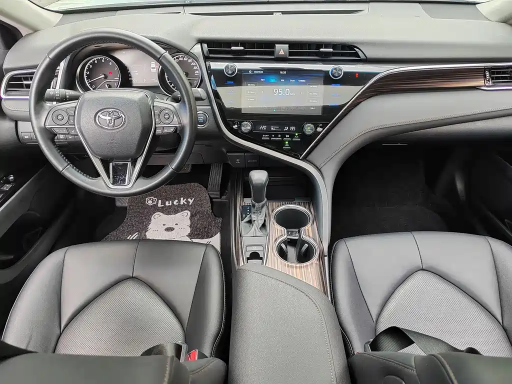 Toyota Camry 2019 — фото 7